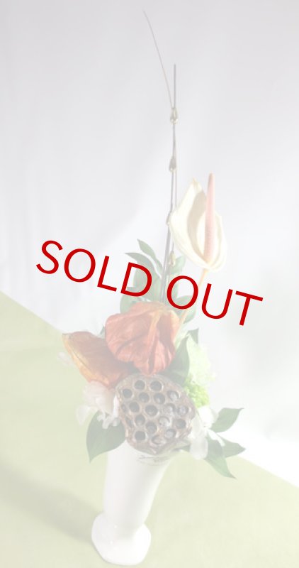 画像2: プリザーブドフラワーとホオズキ、蓮台のアレンジ (2)