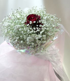 誕生日のお祝いや記念日におすすめ 紅白のバラとダリアの花束です