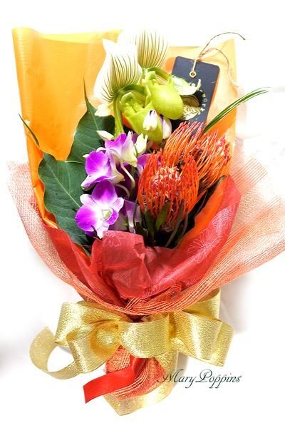 菩提樹とパフィオペディルムの花束 フラワーギフトmarypoppins