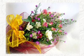 キンセンカとリューココリーネの花束｜フラワーギフトMaryPoppins