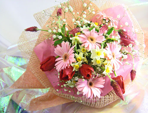 画像1: ストロベリーキャンドルと水仙の花束 (1)