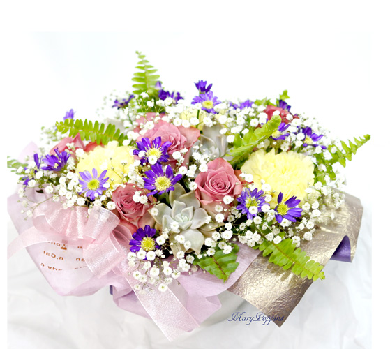 都忘れと薔薇のオーバル アレンジメント 都忘れと薔薇のオーバル アレンジメント