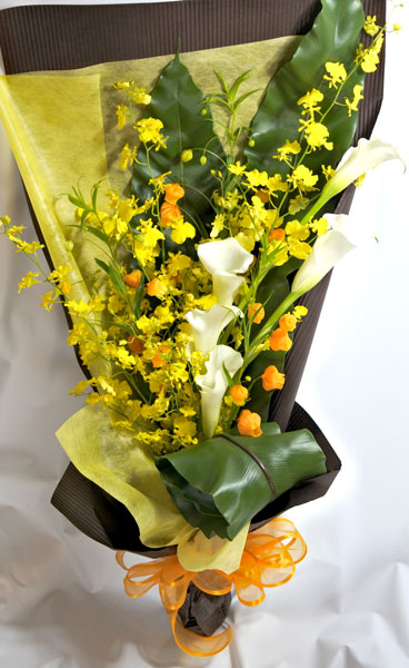 サンダーソニアとカラーの花束 フラワーギフトmarypoppins