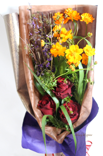 黄花コスモスと紫式部の花束 フラワーギフトmarypoppins 黄花コスモスと紫式部の花束 フラワーギフトmarypoppins