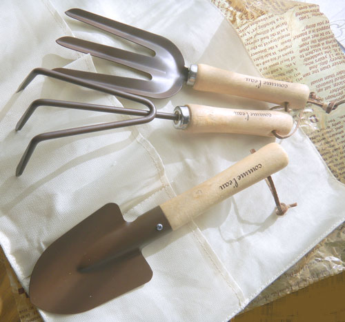 ガーデニングに一式ほしい 実用サイズのガーデニング ツール ナチュラルでシンプルなデザインが好感度大です ガーデニング 好きな方へのプレゼントにもおすすめです ガーデニング ツールセット