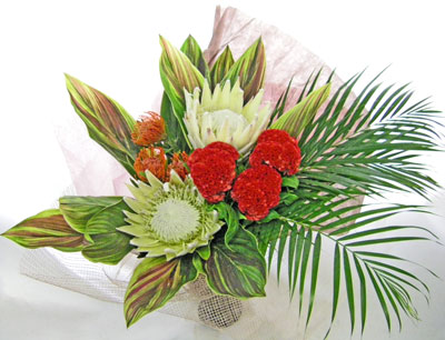 ボスの日やお誕生日 パーティーなどのフラワーギフトにおすすめの花束です 優しいイメージの白のキングプロテアの花束です ホワイトカラーのキングプロテア と百合の花束 フラワーワークスmarypoppins ボスの日やお誕生日 パーティーなどのフラワーギフトにおすすめの花束です 優しいイメージの白のキングプロテアの花束です ホワイトカラーのキングプロテア と百合の花束 フラワーワークスmarypoppins